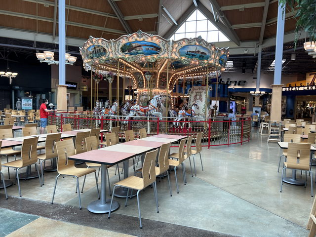 Great Lakes Crossing Outlets - Aug 7 2022 Photo (newer photo)